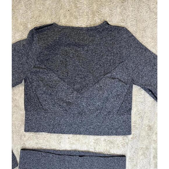 High stretch seamless long sleeve cropped top and leggings set Size Medium - Picture 5 of 6